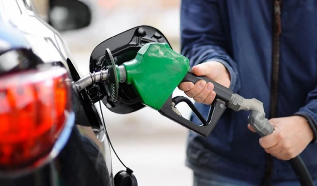 Benzine zam geliyor! Gece yarısından itibaren değişecek