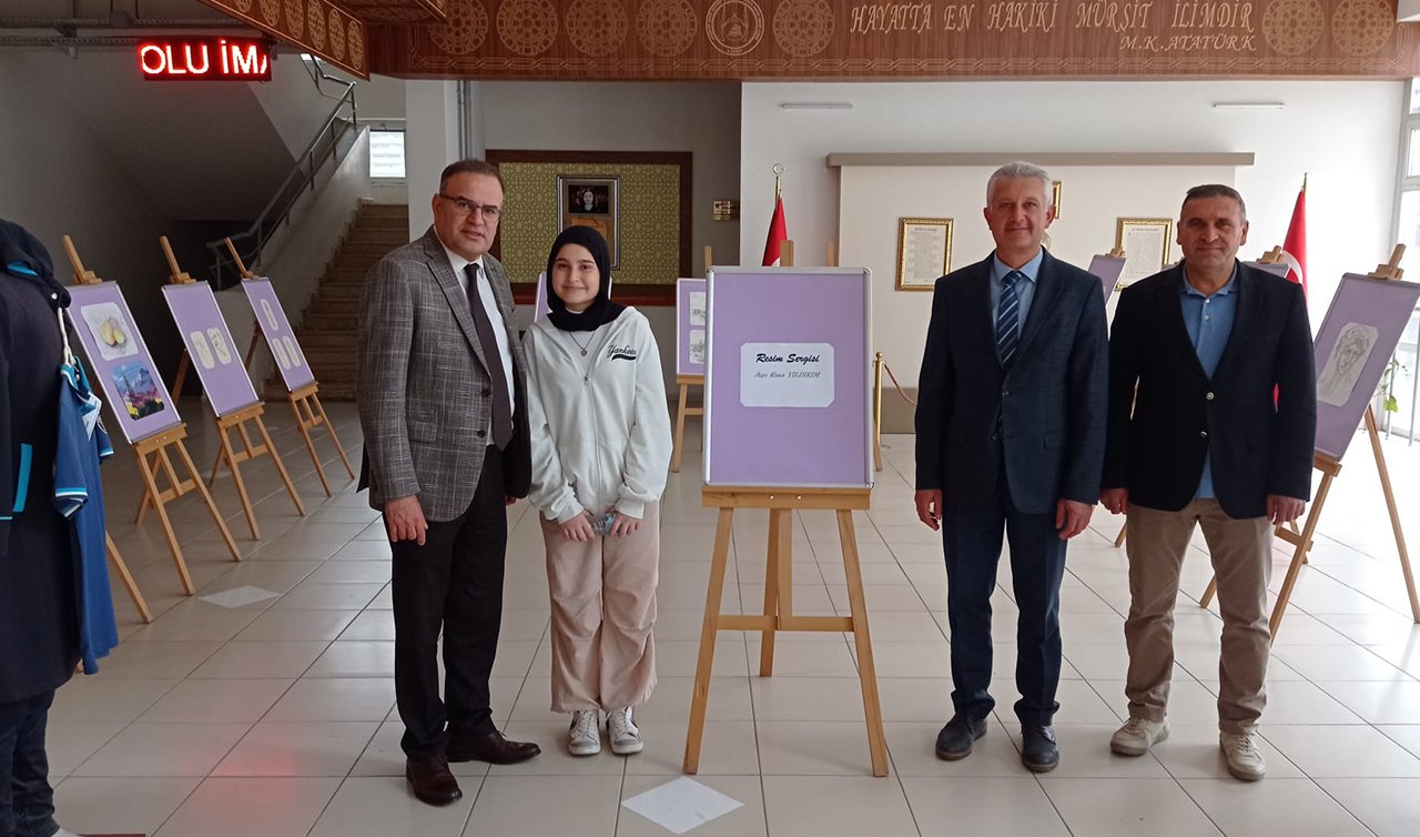 İmam Hatipli Aişe Rana’dan karakalem sergisi