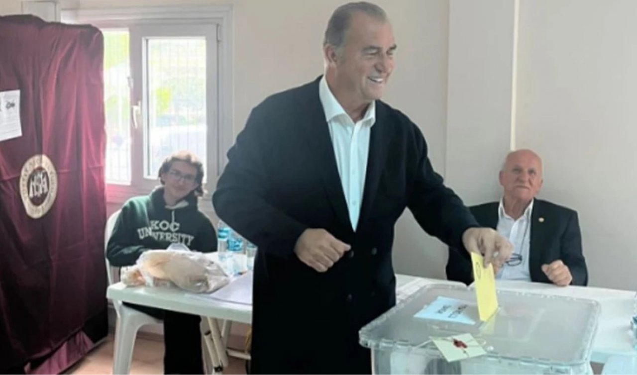 Türk futbolunun efsanesi oy kullandı! Sosyal medya yıkıldı