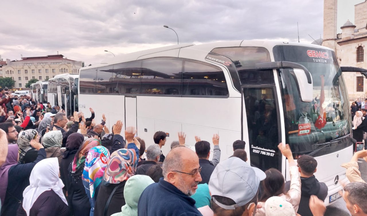 Türkiye’nin ilk hac kafilesi Konya’dan dualarla uğurlandı
