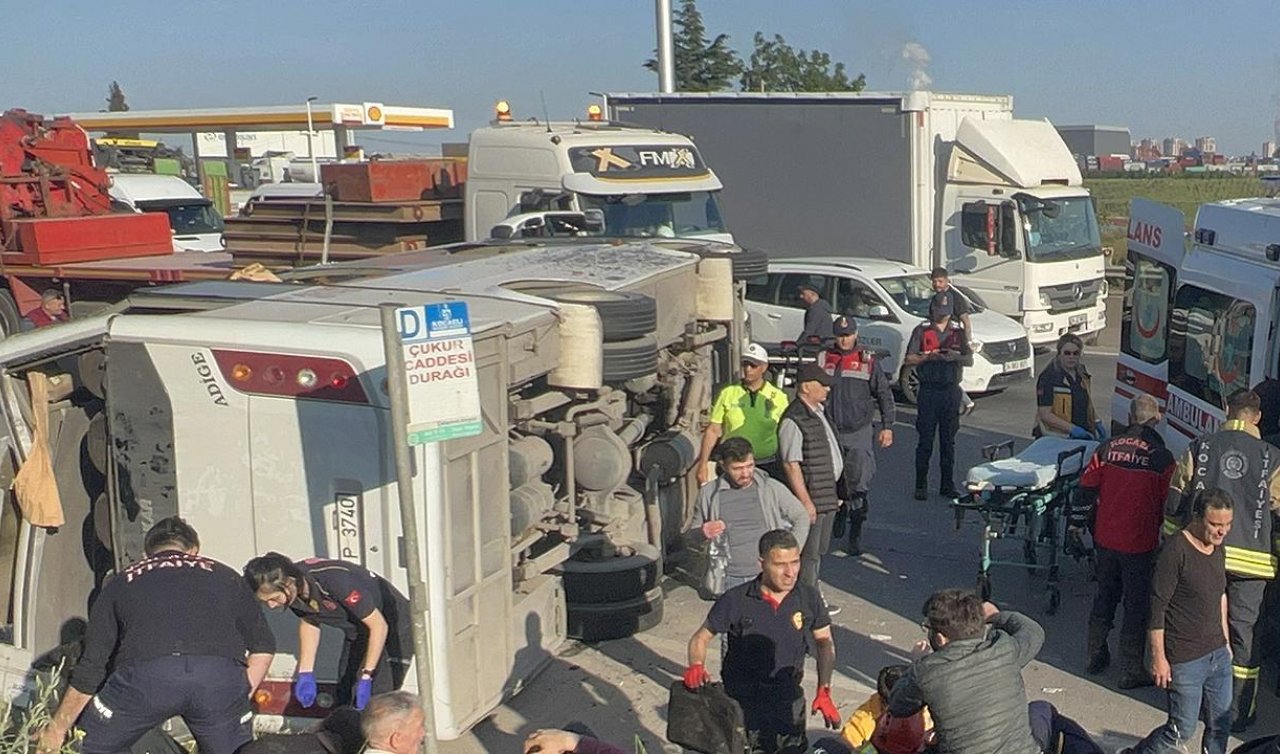 Tıra çarpan servis devrildi: 13 işçi yaralandı