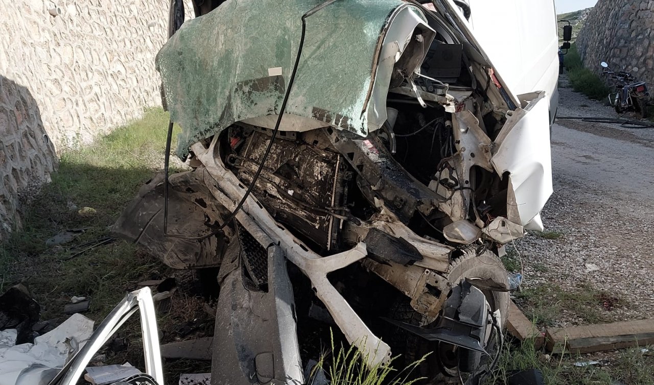 Konya’da minibüs yoldan çıktı!  1 kişi öldü 