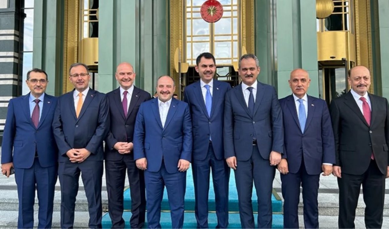İşte koltuğu devreden eski bakanların veda paylaşımları 