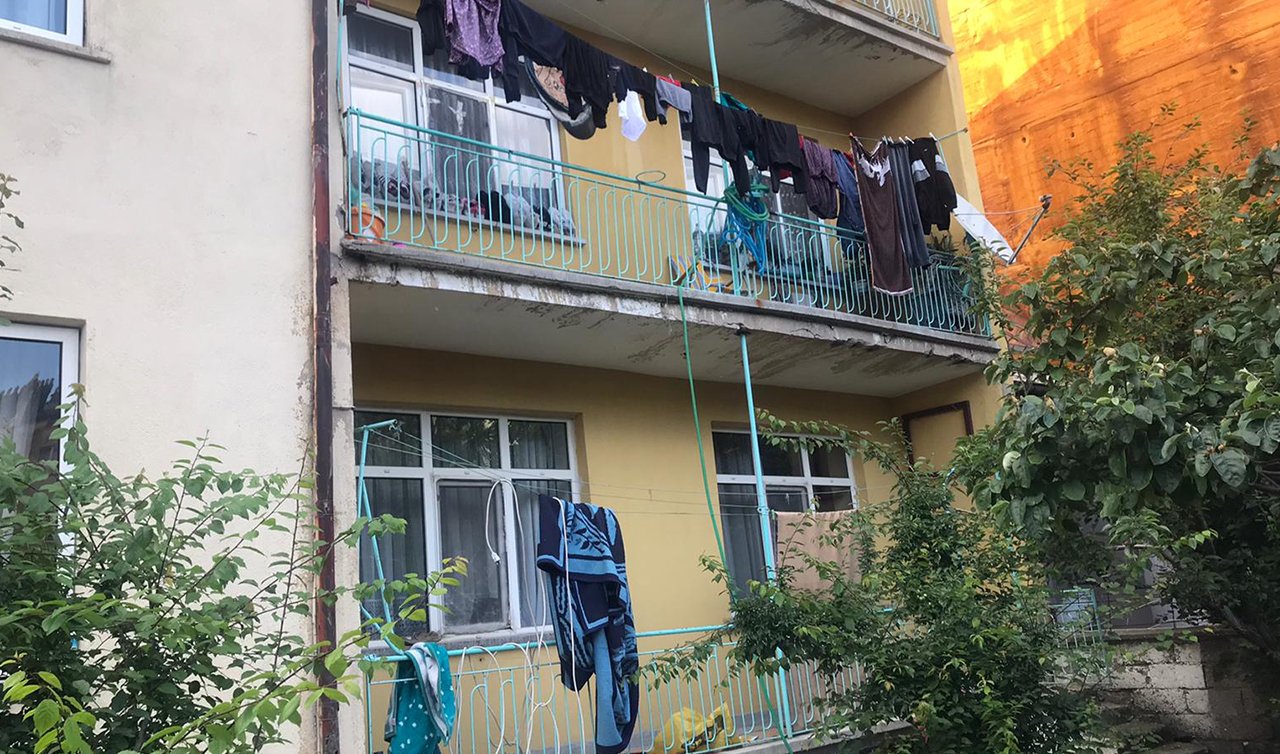Konya-Seydişehir! Dengesi kaybeden genç kız balkondan düştü
