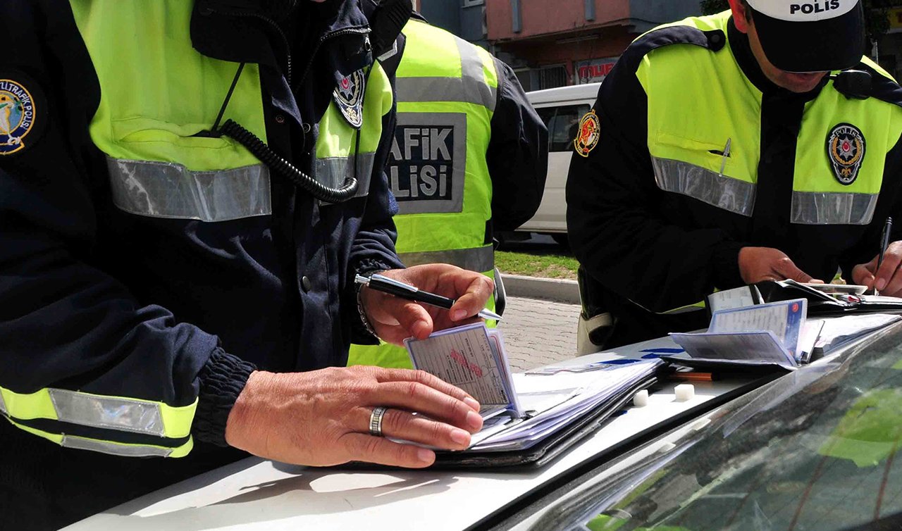 Konya polisi bu numaraları yemez! Abart egzozda kumanda oyunu