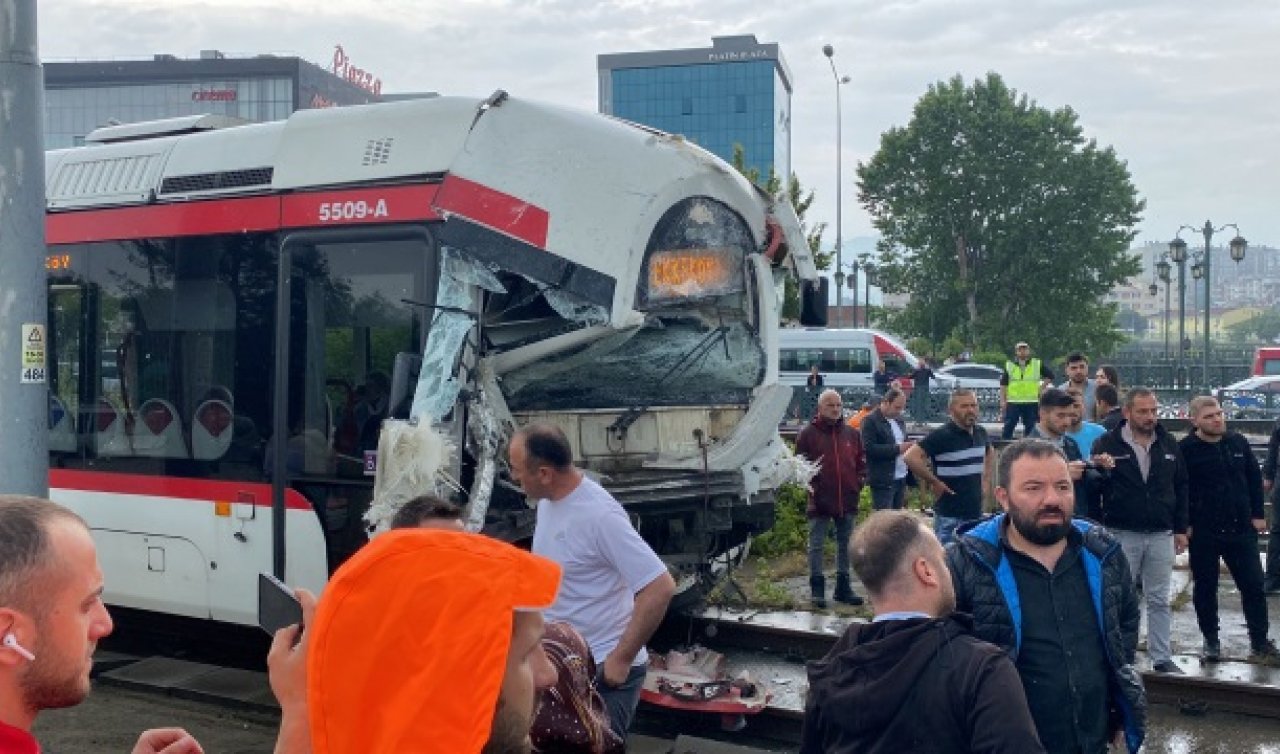 İki tramvay kafa kafaya çarpıştı: 20’den fazla yaralı var