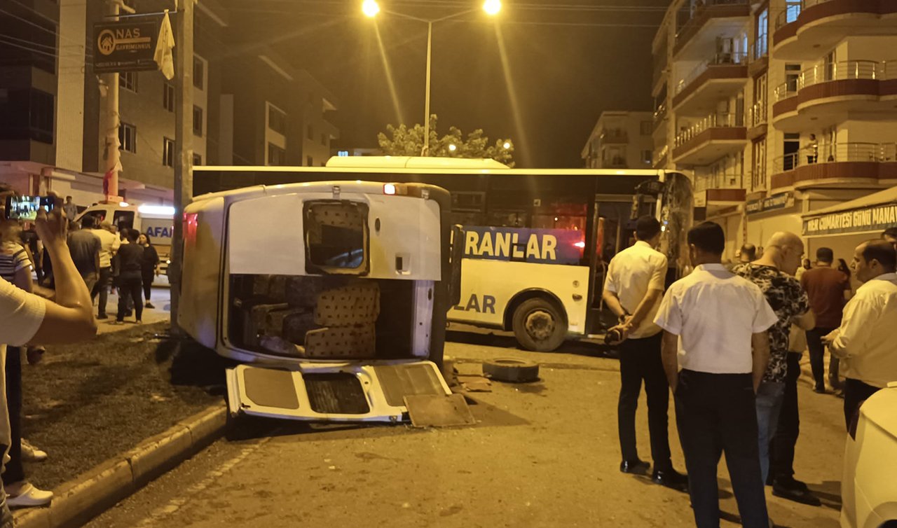 Belediye otobüsü ile minübüs çarpıştı:8 kişi yaralandı