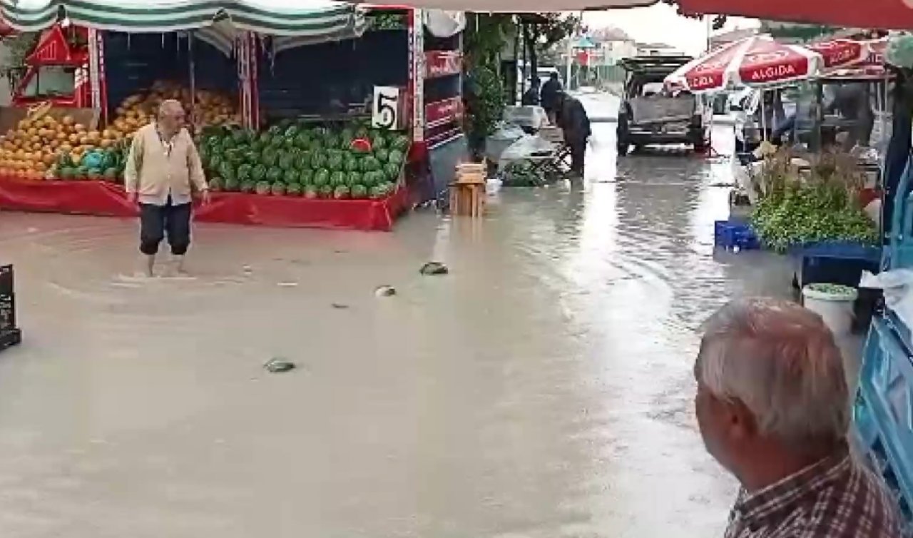 Konya’da pazar alanı sular altında kaldı!