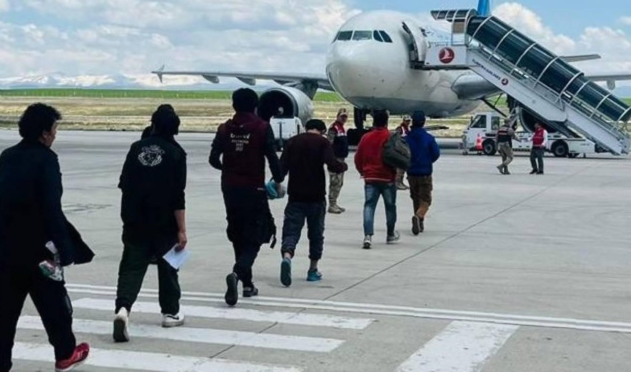 Afganistan uyruklu 136 düzensiz göçmen ülkelerine gönderildi