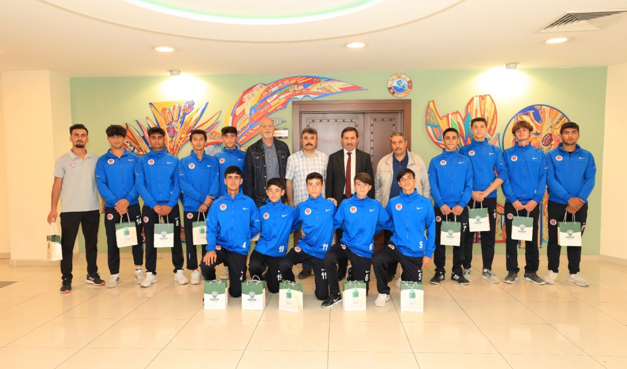 Konevili sporcular hokeyde şampiyon!