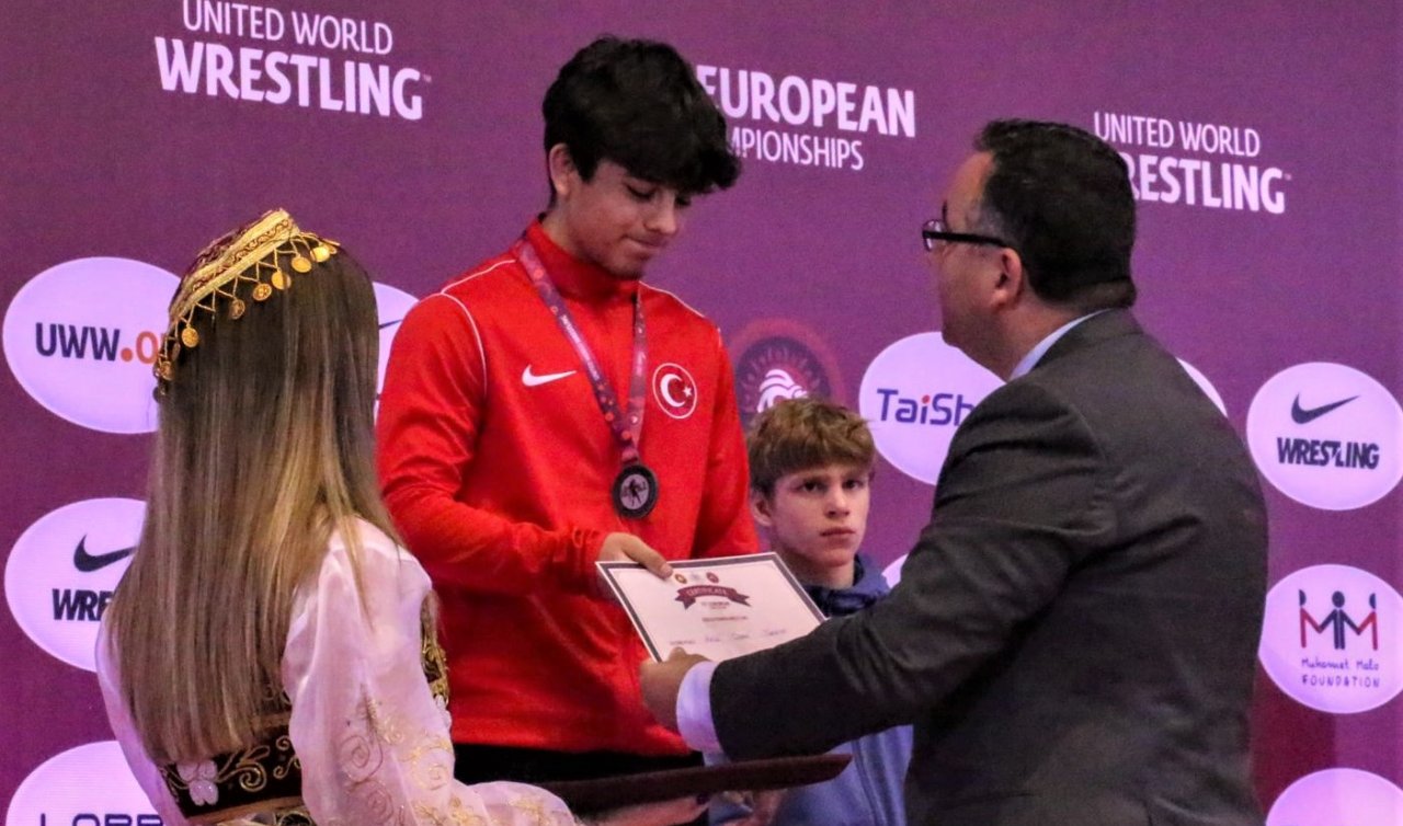 Konyalı Milli Güreşçi Halil Çınar Avrupa İkincisi oldu 