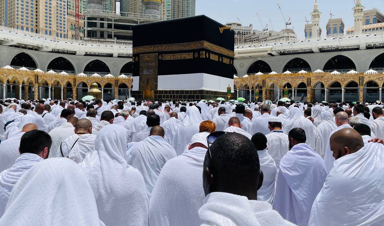 Kâbe’de cuma namazı: Dünya Müslümanları omuz omuza saf tuttu