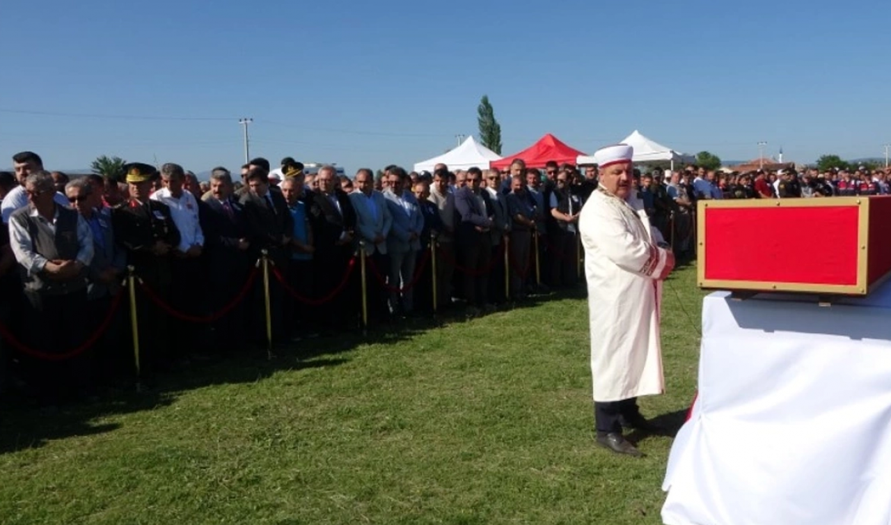 Şehit Piyade Sözleşmeli Er Özcan Kaya, son yolculuğuna uğurlandı