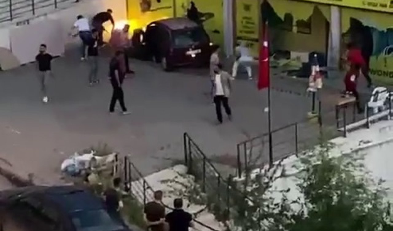 Kız öğrencisini tacizle suçlanan hocayı darp ettiler 