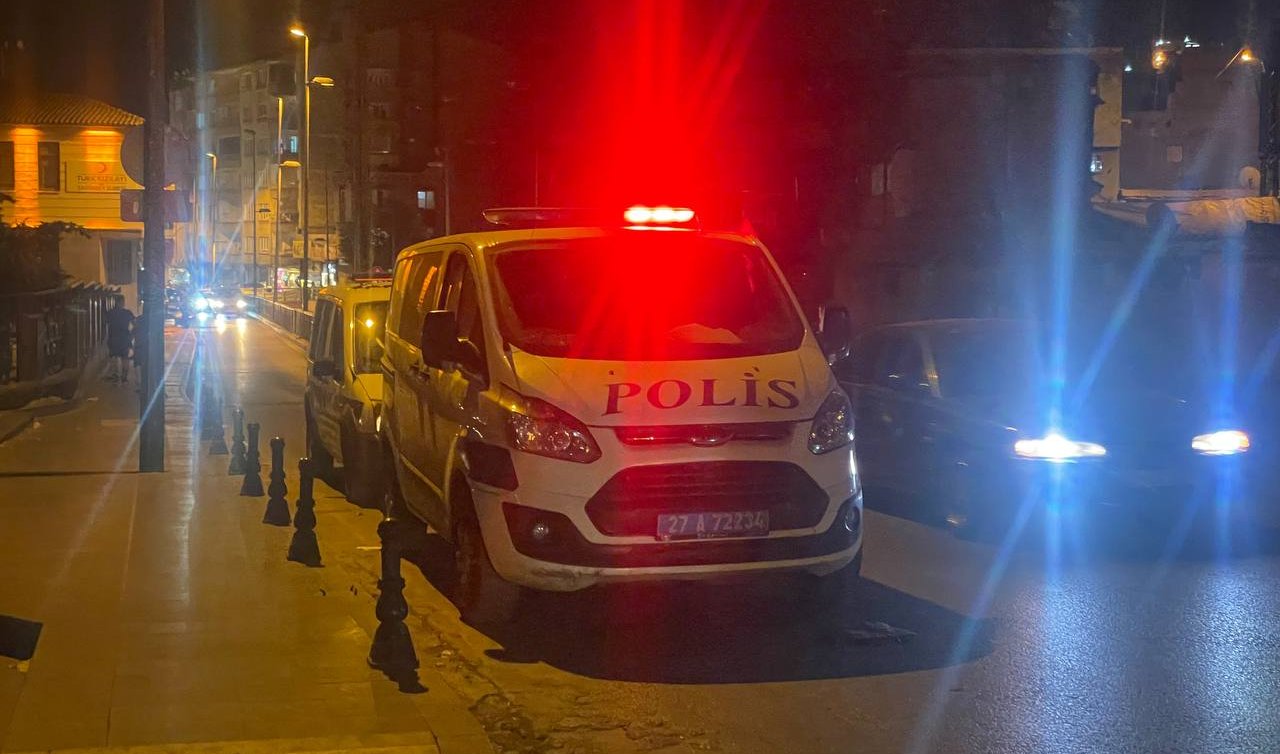 Kavgaya müdahale eden polisi tabancayla vurdu!