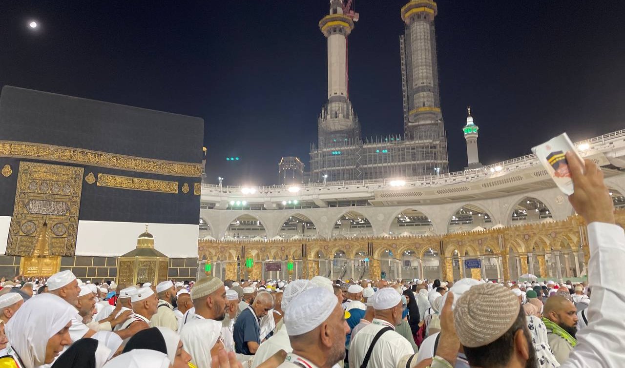 Hacılar Kabe’ye veda ediyor