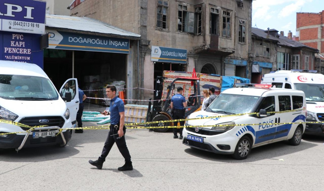  Kafasına iş makinesinden parke düştü!