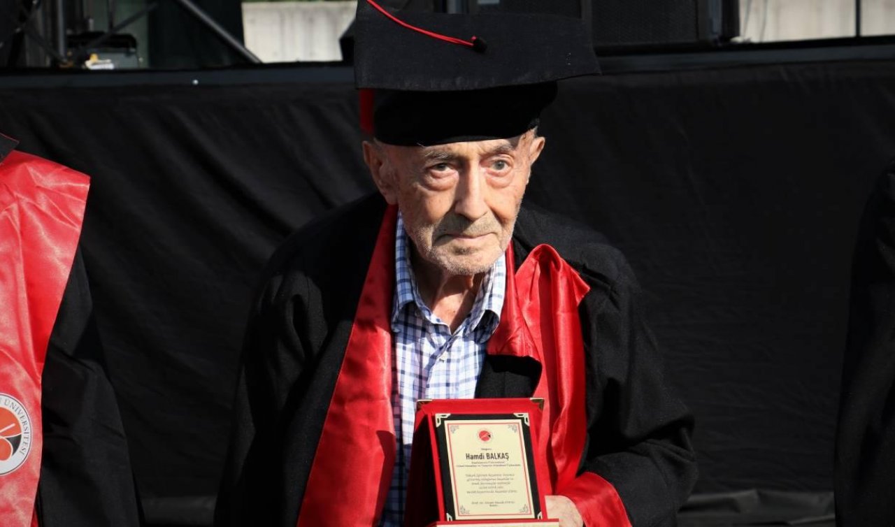 82 yaşında üniversiteden mezun oldu