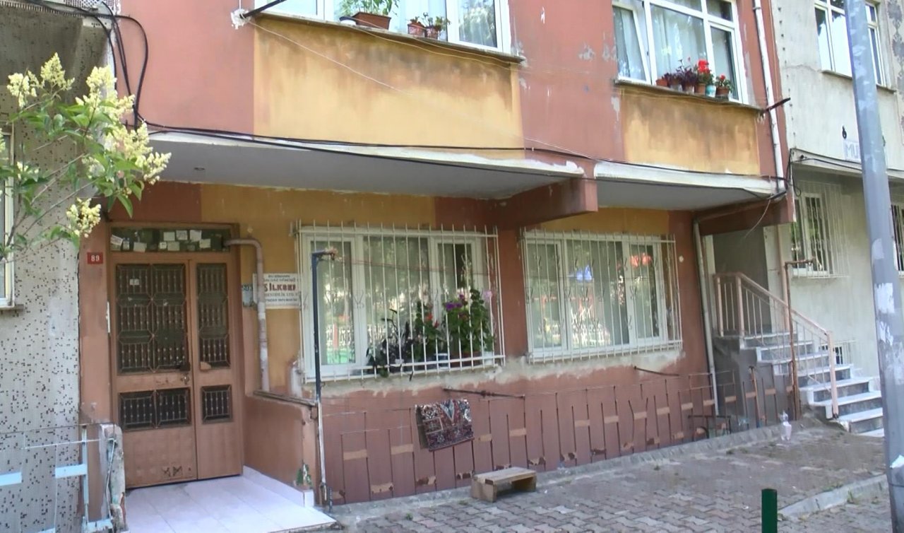 Aile dehşeti! Anne ve babasını bıçakla öldürdü