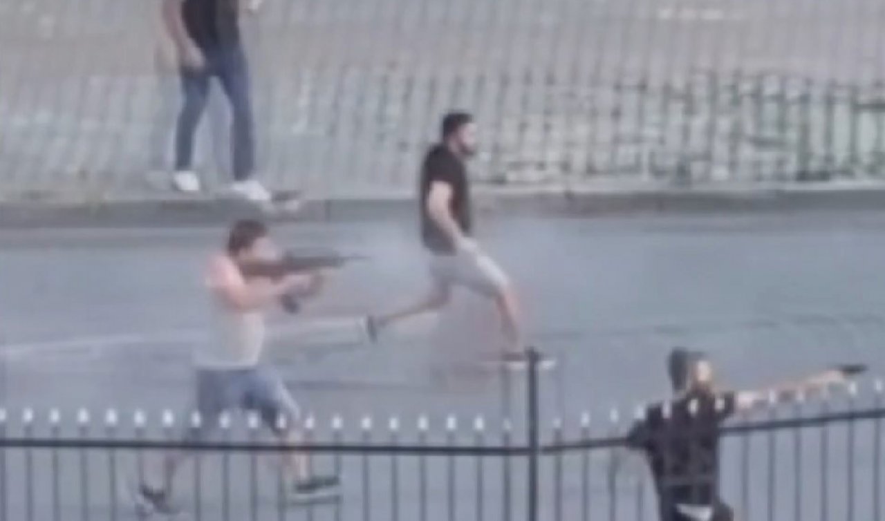 Aksiyon filmlerini aratmayacak sahne! Mahalleli araçta alkol alanlara kurşun yağdırdı