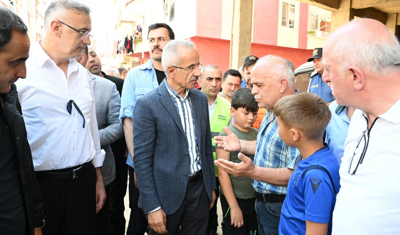 Bakan Uraloğlu bisikletleri sele kapılan çocuklara yenilerini hediye etti