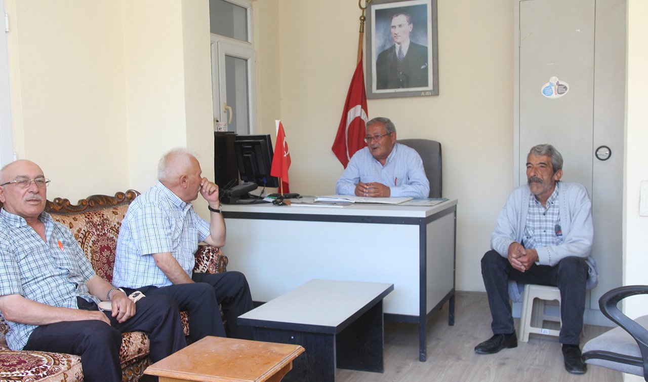Örnek muhtar: Maaşıyla 5 üniversite öğrencisine burs veriyor
