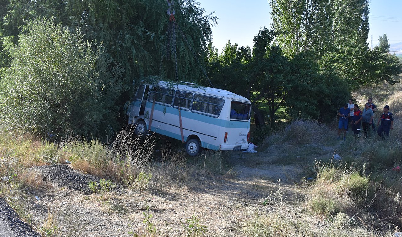 Konya yolunda tarım işçilerini taşıyan minibüs devrildi: 6 ölü