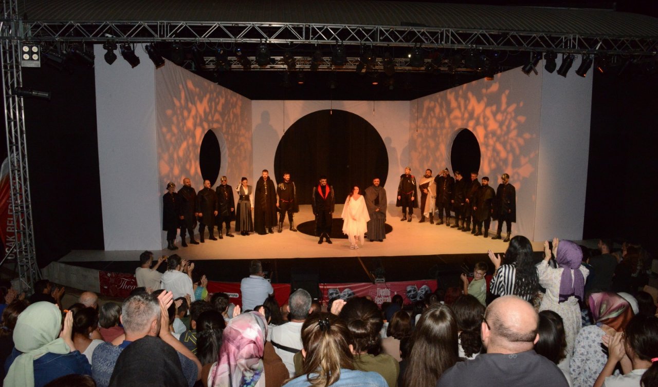 Konya Şehir Tiyatrosu “Barsisa’’ oyununu başka şehirde sahneledi