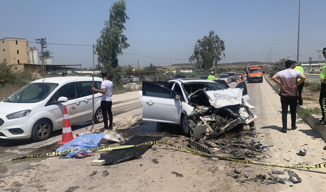 Otomobil yol süpürme aracına çarptı! Anne öldü 3 çocuğu yaralandı