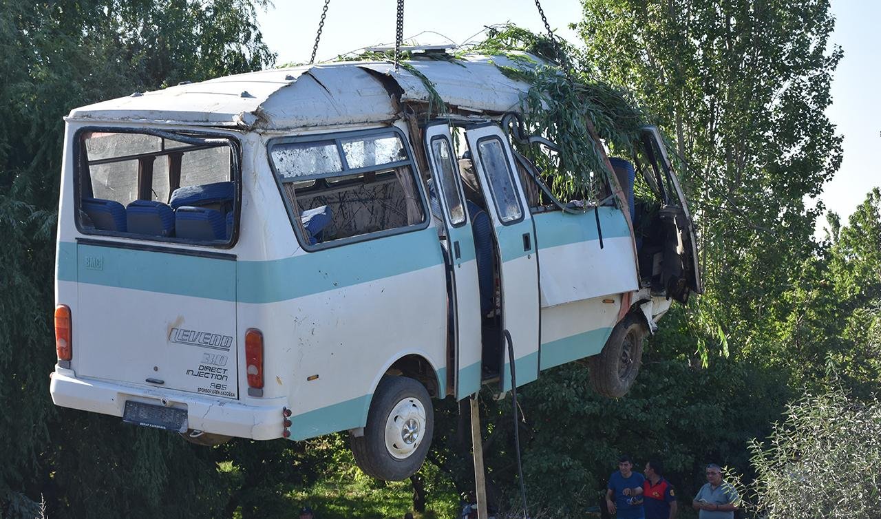 Konya yolunda 8 kişiye mezar olan minibüsün şoförü tutuklandı