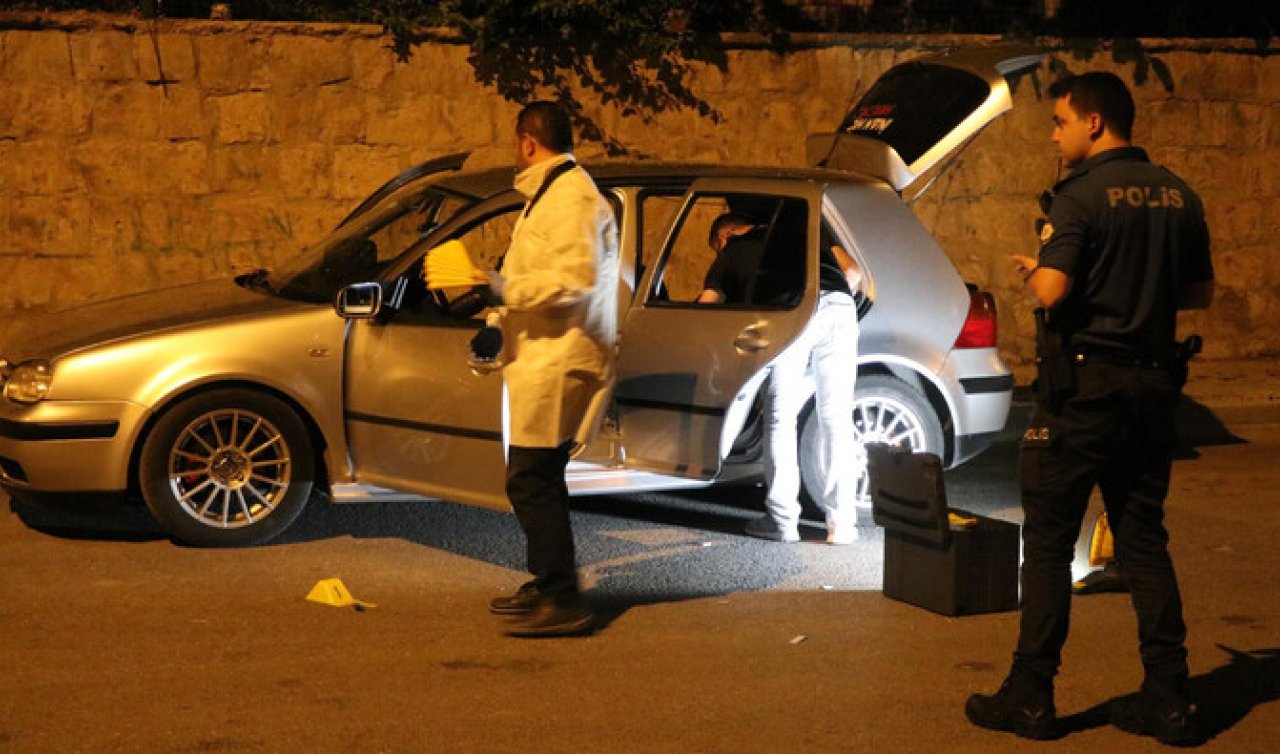 Otomobilde soludukları çakmak gazı tüpü patladı! 4 arkadaş yaralandı