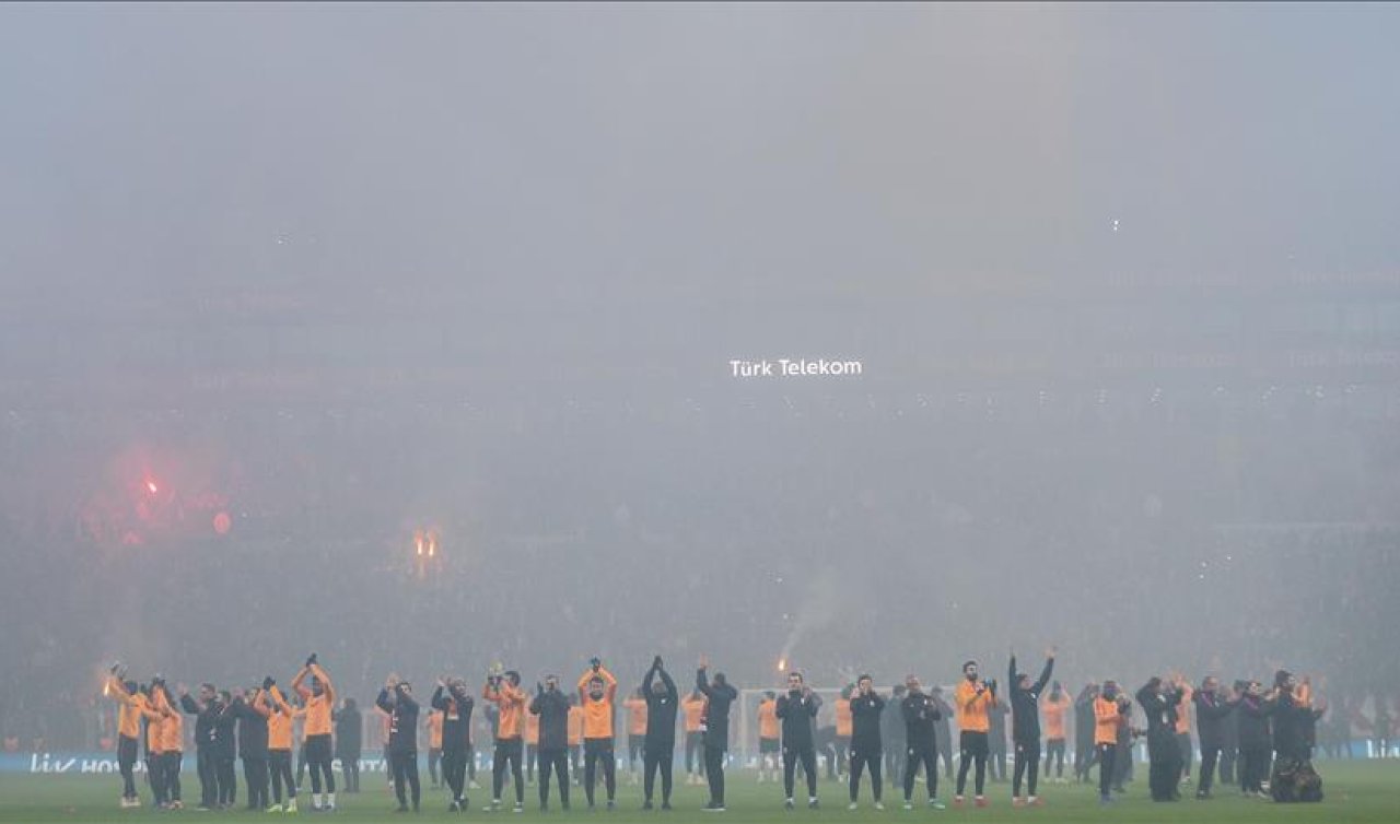 Galatasaray’da yıldızlar gecesi: İmza töreni ve taraftara açık antrenman