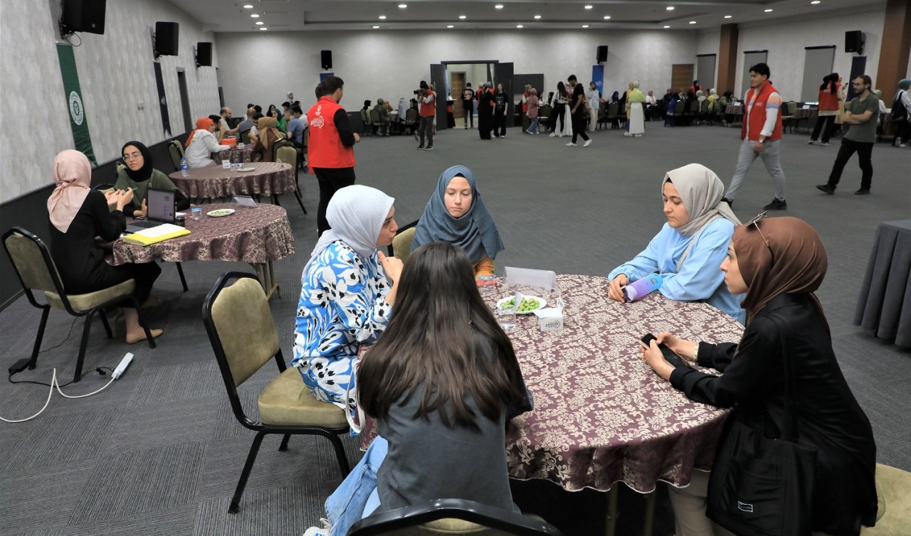 Konya’da tercih dönemindeki gençlere “Meslek Sırrı’’ programı düzenlendi