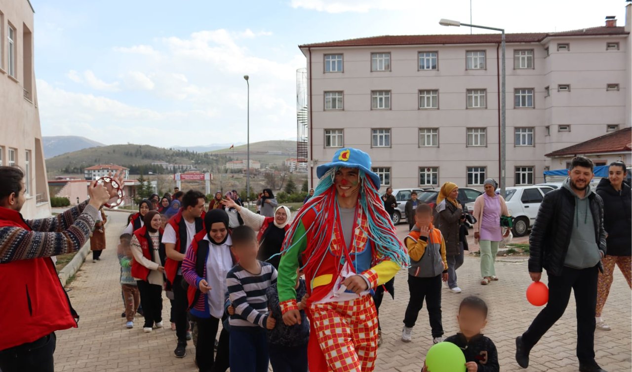 Kırmızı Yelekliler Derneği minik yürekler ve gençler ile buluşmaya hazırlanıyor