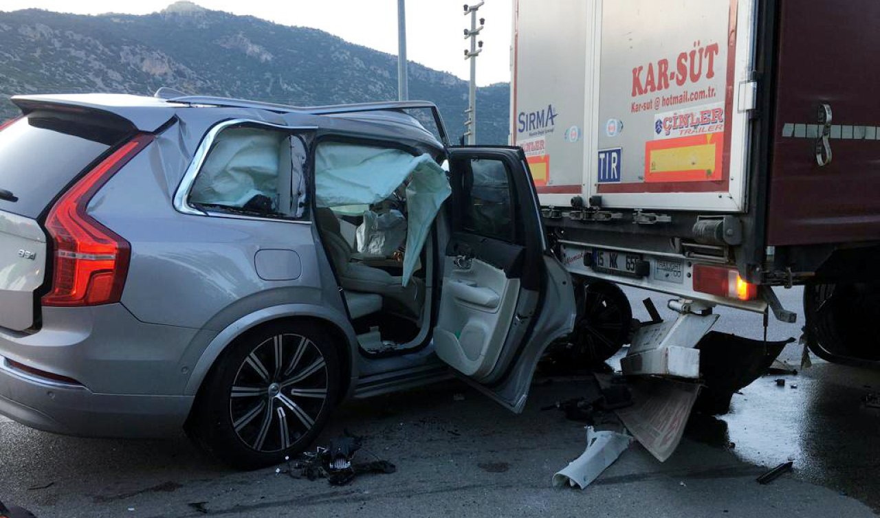 Şarkıcı Tan trafik kazasında yaralandı
