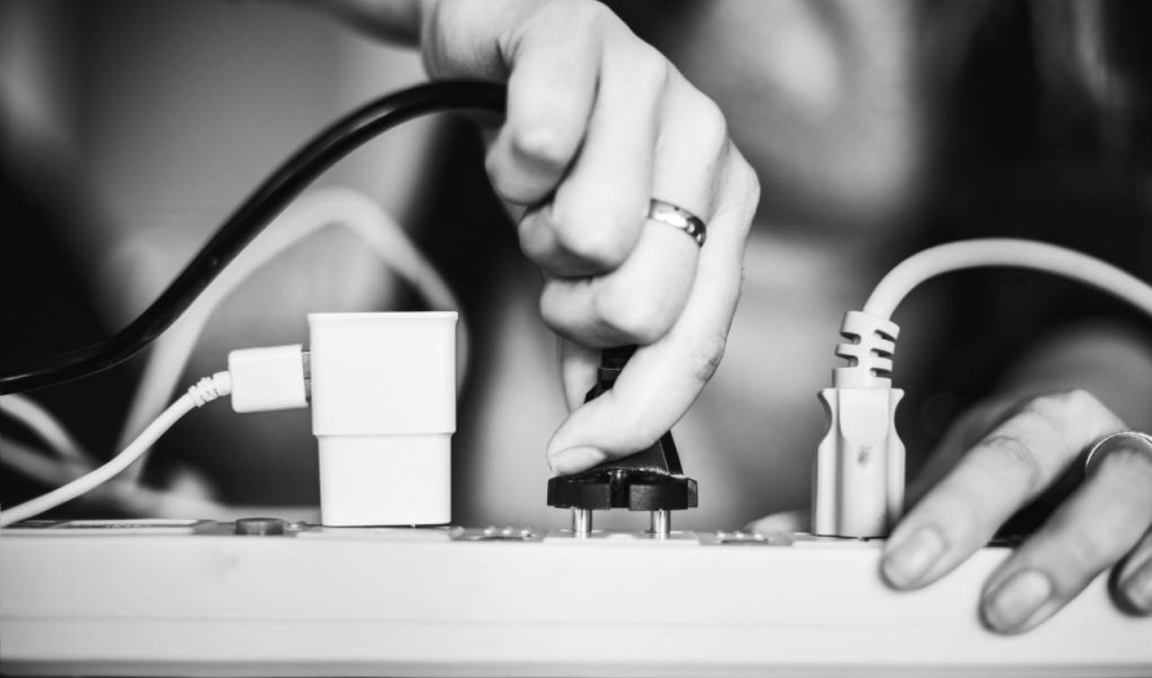 Elektrik akımına kapılan çift hayatını kaybetti