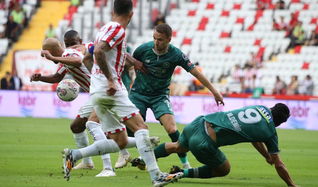  Konyaspor Antalya’da tutuk