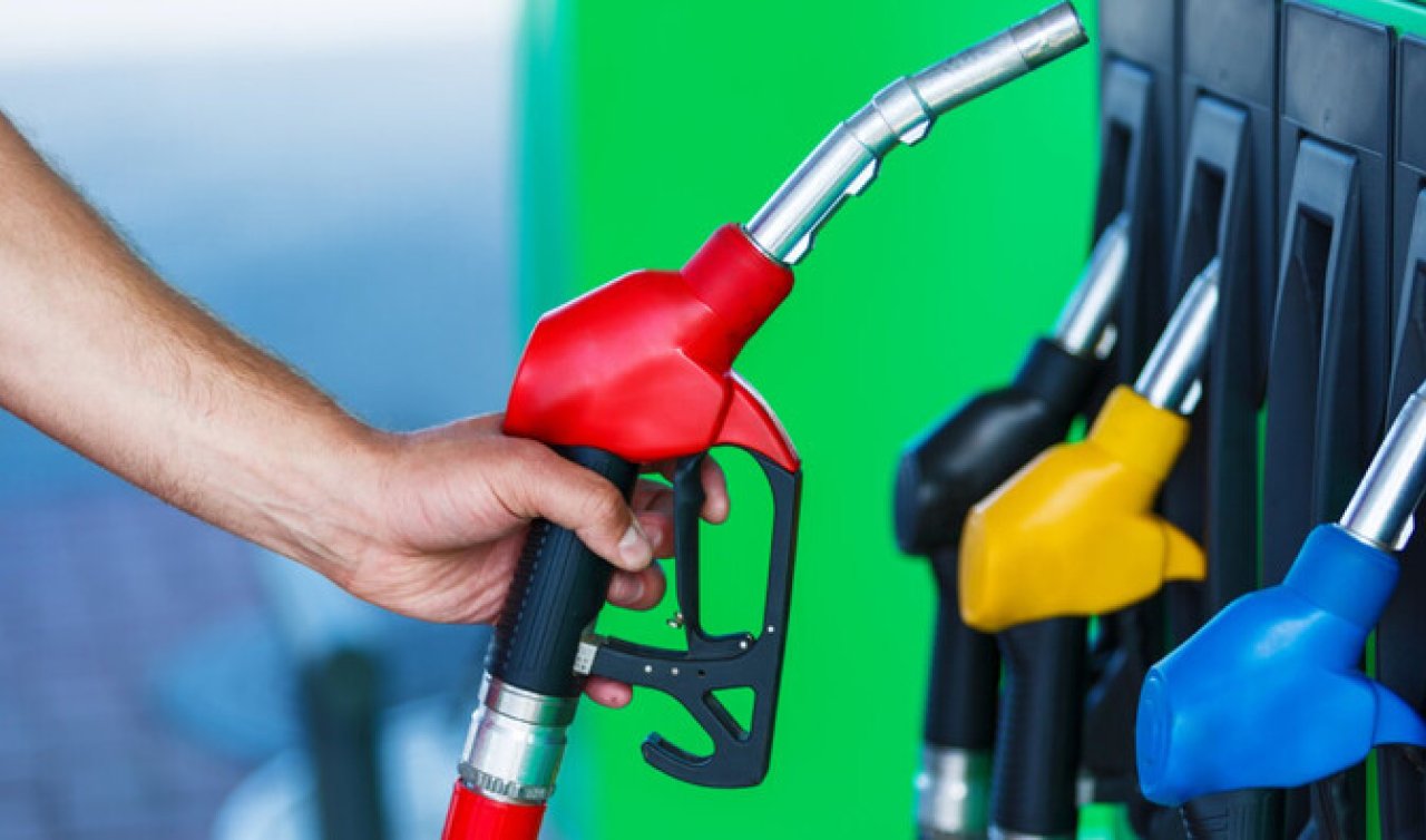 Araç sahiplerine müjde: Bu kez zam değil indirim! İşte 18 Ağustos benzin, motorin ve LPG fiyatları...