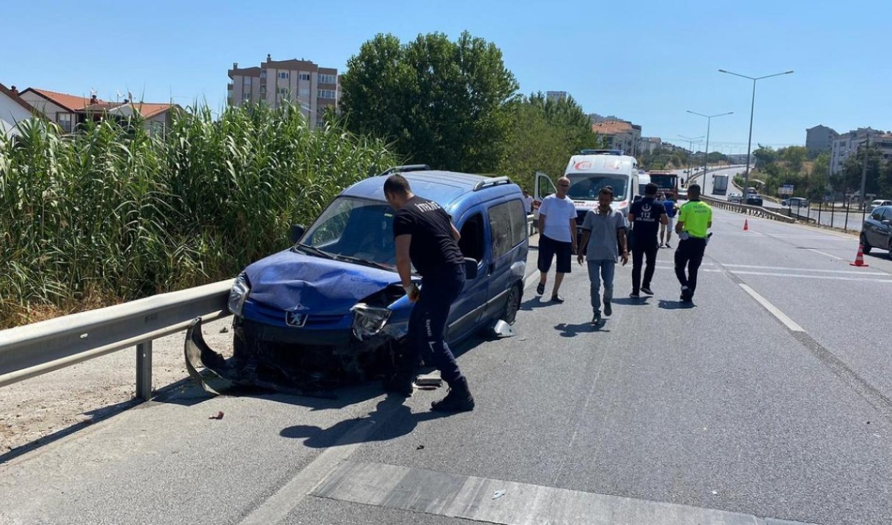  Yolcu minibüsüyle otomobil çarpıştı: 2 ölü