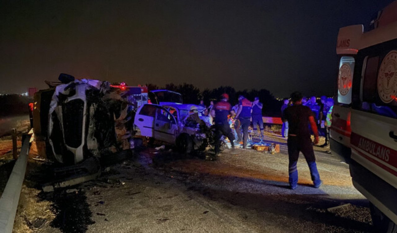  Ambulans ile otomobil çarpıştı! 3 kişi can verdi  