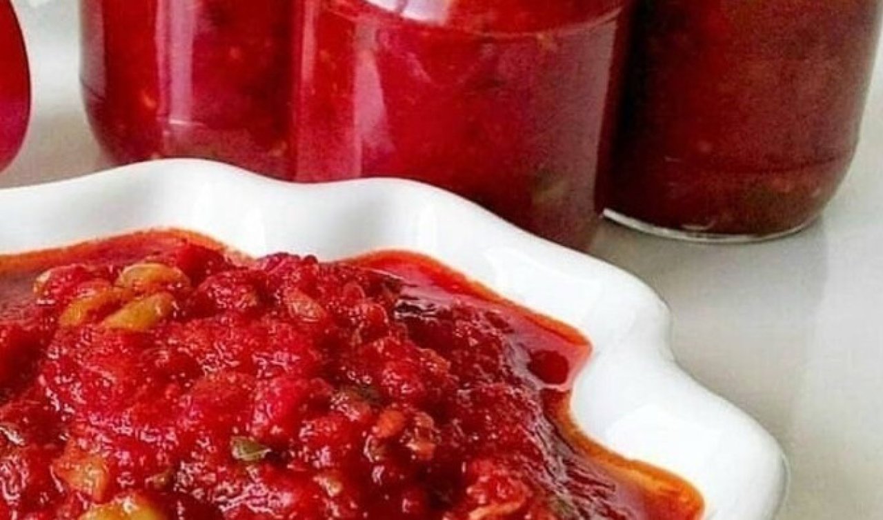  Konserve domatesi hiç böyle yemediniz! Parmak ısırtıyor...