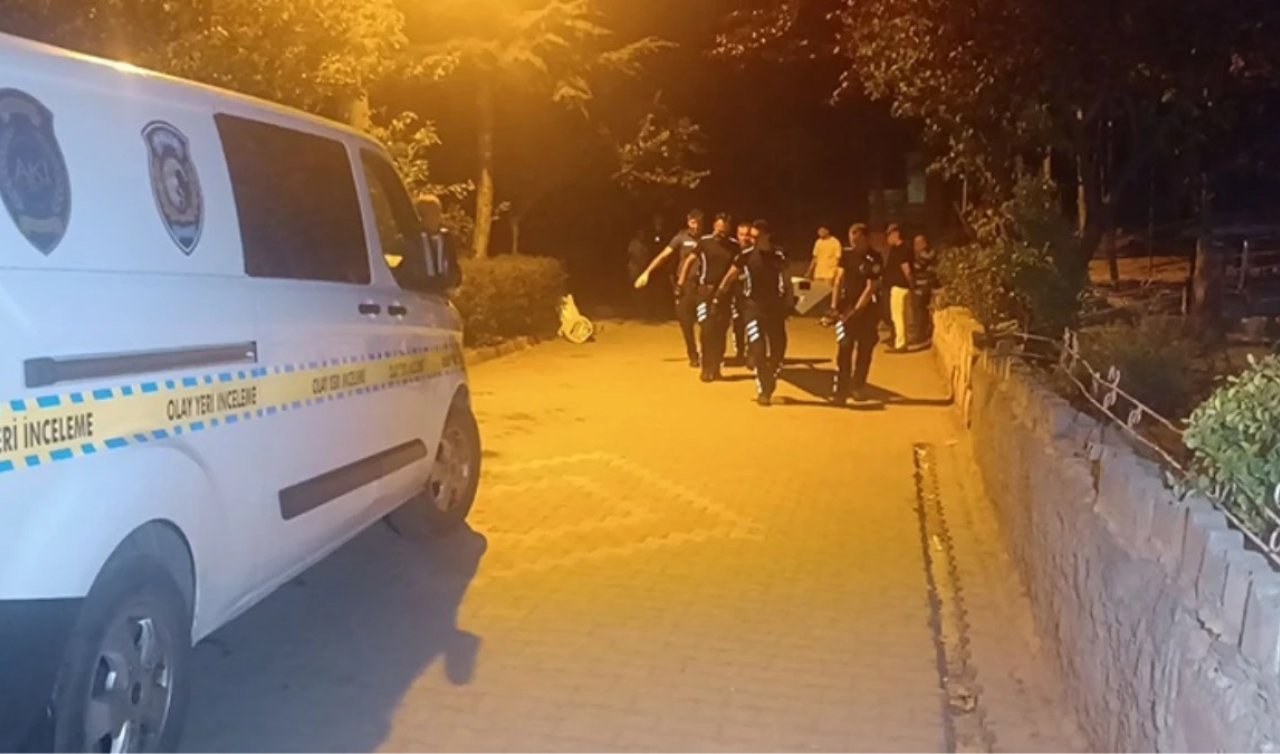 Eşiyle yakaladığı kişiyi tabancayla öldürdü!  Polise teslim oldu