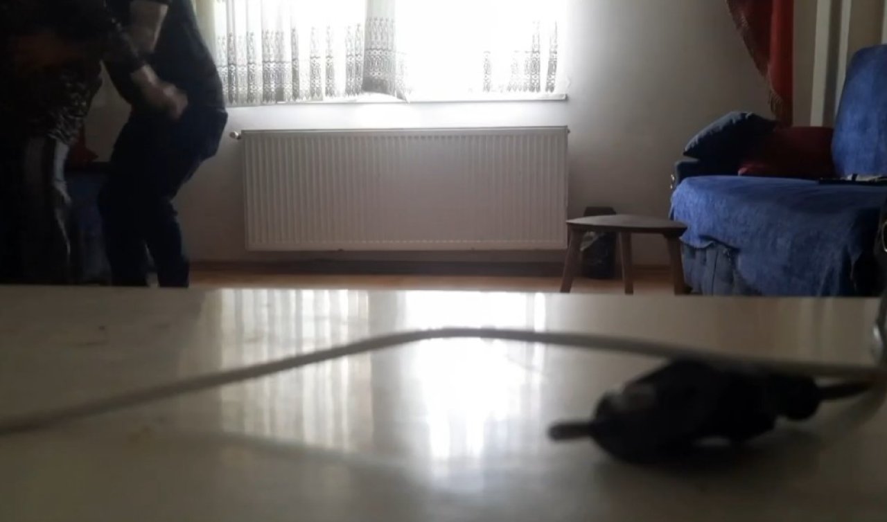Ev sahibi kiracıyı taciz etti! O anlar cep telefonu kamerasına yansıdı