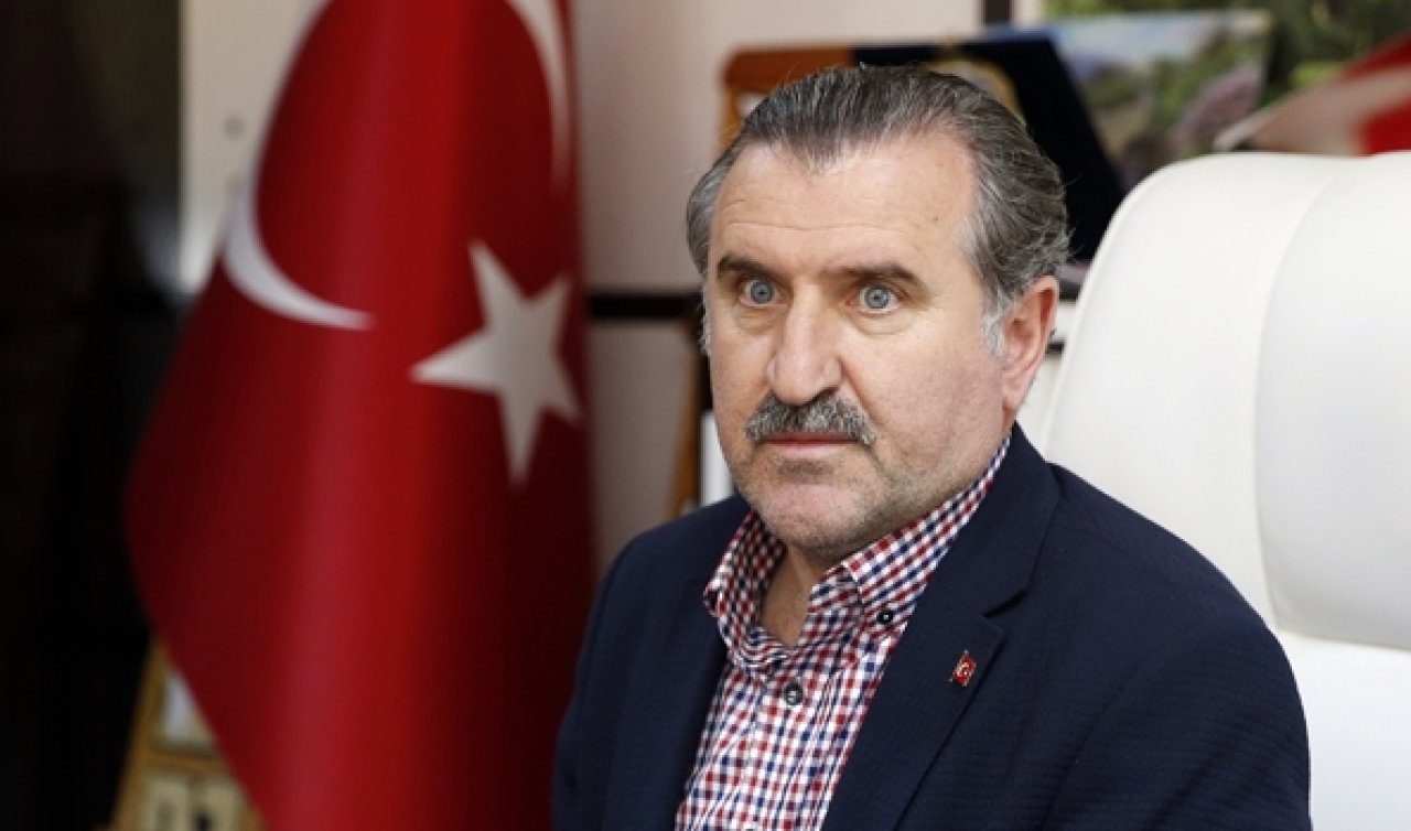 Bakan Bak Avrupa Şampiyonası’nda finale kalan Filenin Sultanlarını tebrik etti