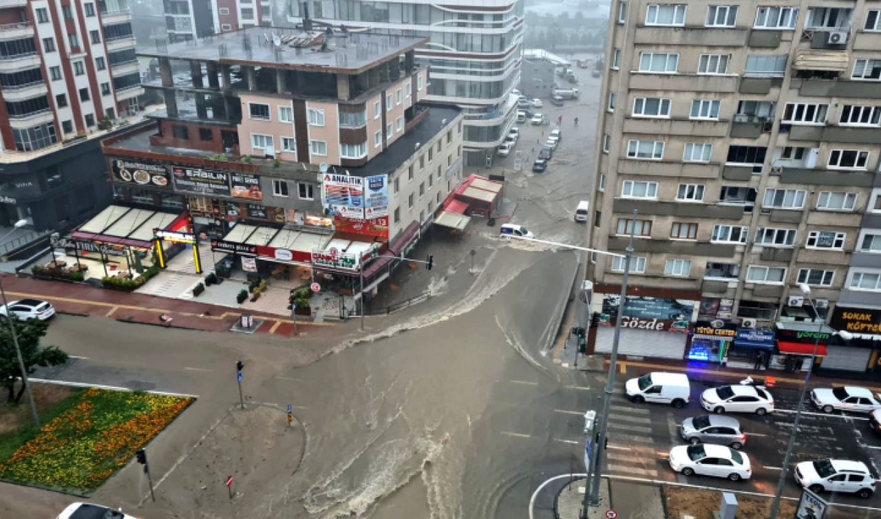Samsun’da sağanak su baskınlarına neden oldu
