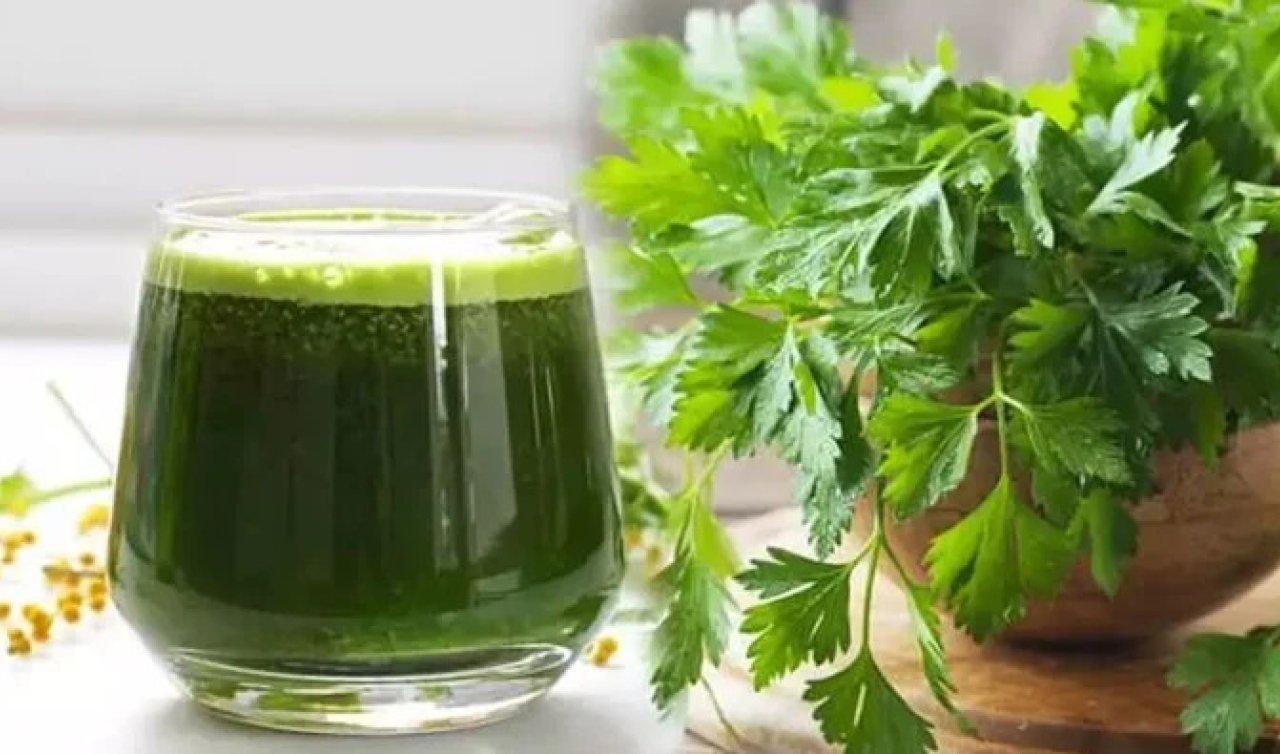 Faydaları saymakla bitmiyor! Günde 1 bardak maydanoz sapının suyunu içerseniz…