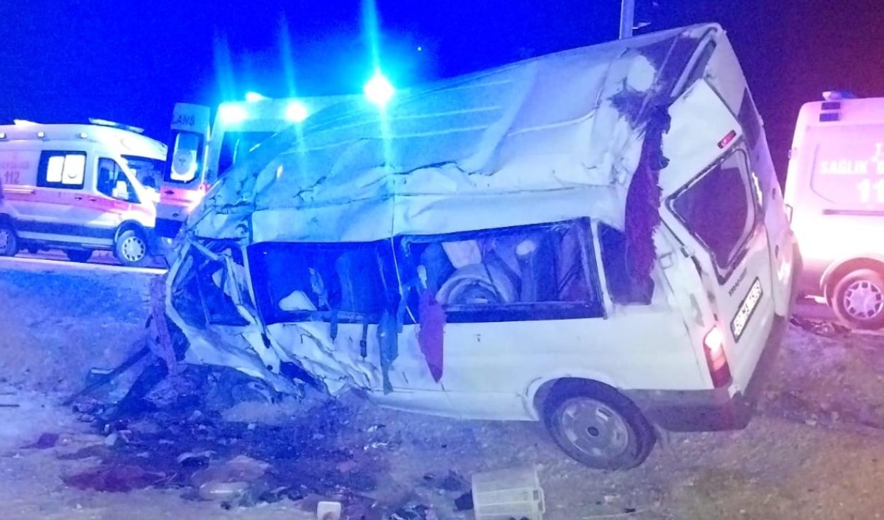  Minibüsle otomobil çarpıştı: 8 yaralı