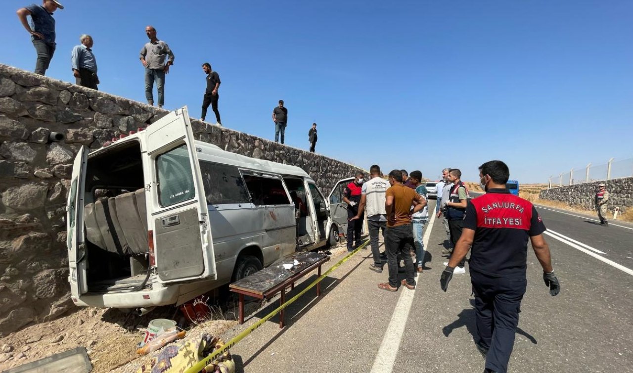 İşçileri taşıyan minibüs istinat duvarına çarptı: 3 ölü, 17 yaralı
