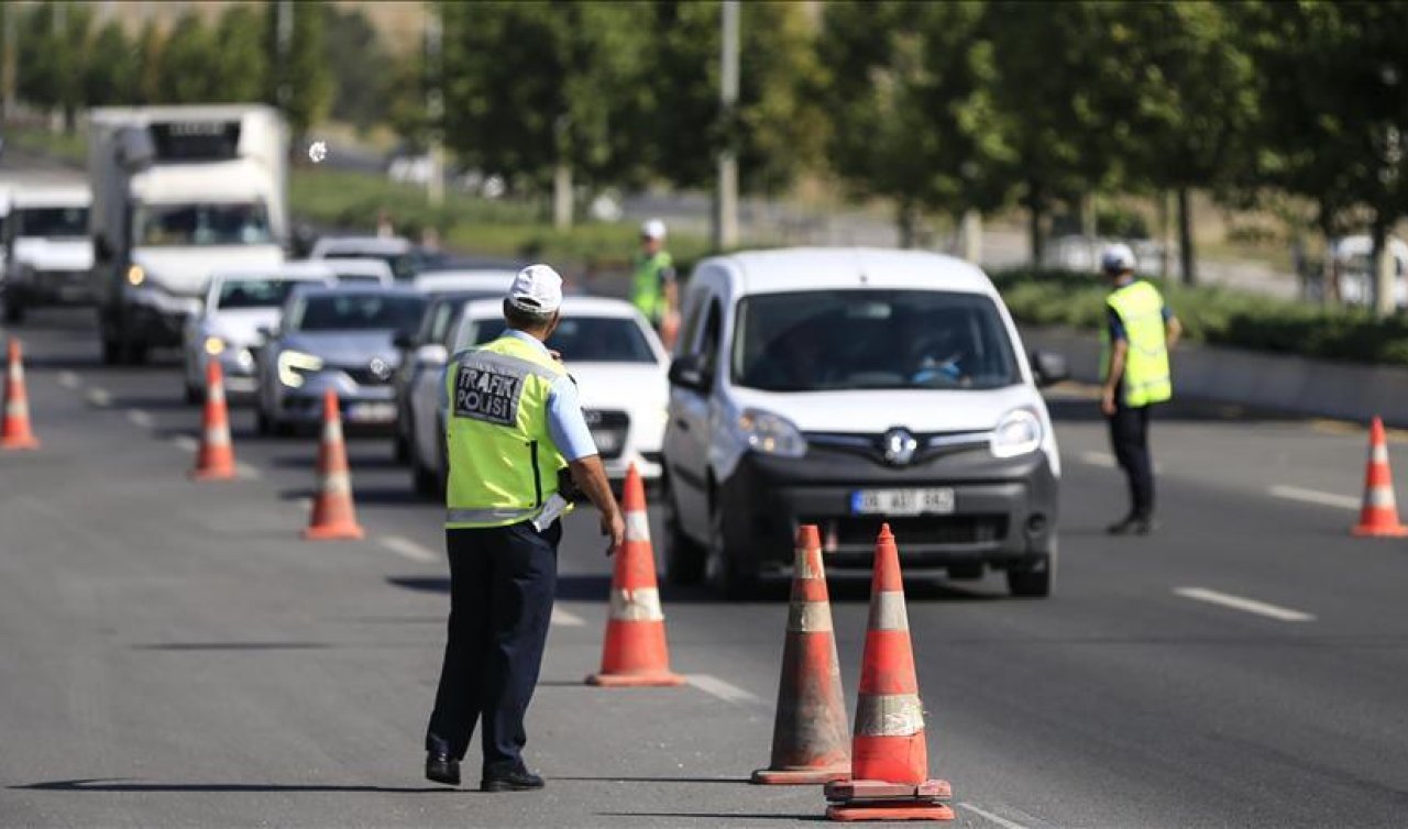 Bunu yapanlar artık ehliyet taşımak zorunda değil! Trafik denetimlerinde bir dönem sona eriyor