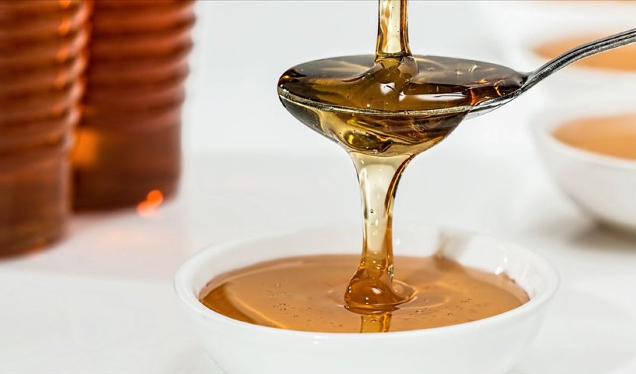 Bir deneyen müptela oluyor! Göbek deliğine bal sürmenin etkisi muazzam!